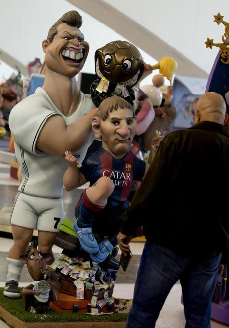 Patung Lionel Messi dibuatkan dengan sedikit menyindir kasus pajaknya 